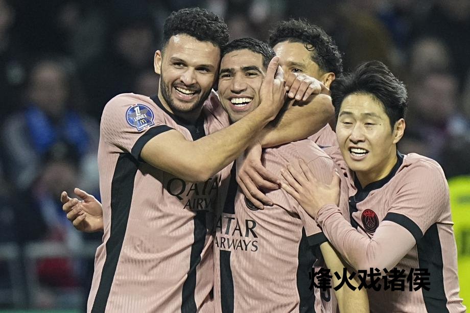 [图]阿什拉夫双响 巴黎3-2里昂获各赛事八连胜