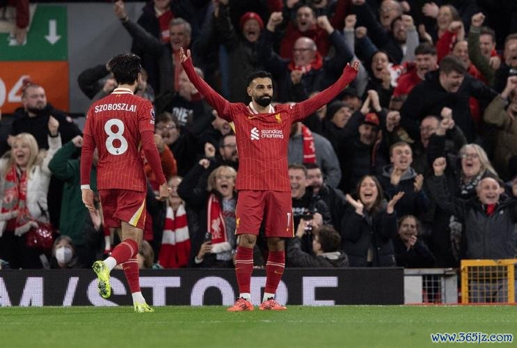 英超-加克波建功萨拉赫点球破门 利物浦战平曼联2-2